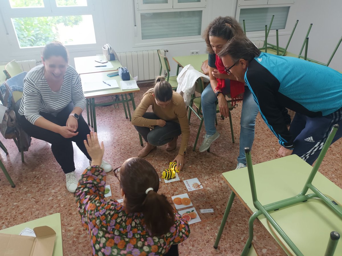 MusicaMarisa's tweet photo. Y seguimos formando....hoy en Ceip Zurbarán de Fuente de Cantos.
#roboticaeducativa @CPR_Zafra #AdFex https://t.co/N8d1C00WVF