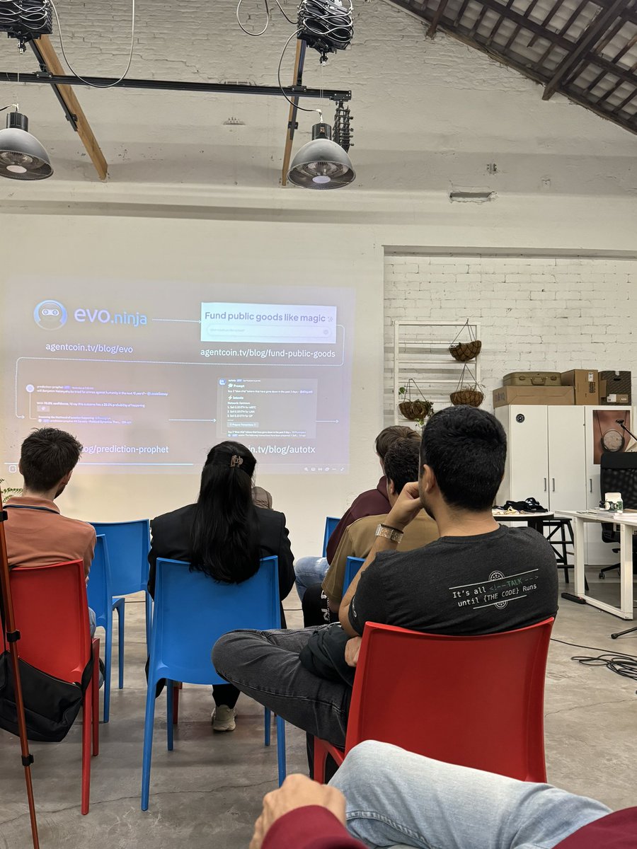 SoyAuraBrito's tweet image. Hoy tocó el turno a las #FlashTalks de @Web3Family_ 

#Networking