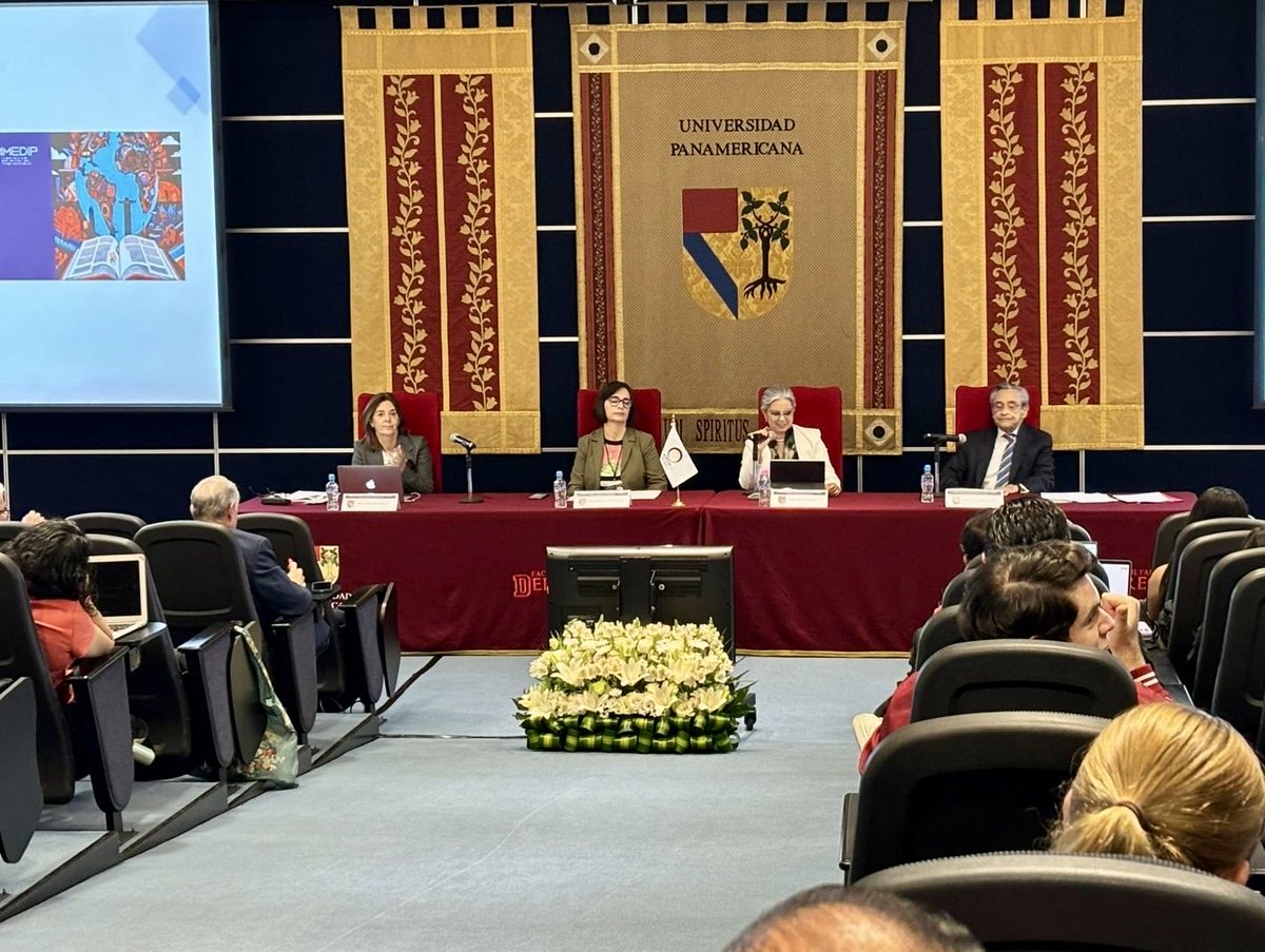Un honor moderar la primer Mesa del Seminario de Derecho Internacional Privado y Comparado ⁦<a href="/AMEDIPMX/">AMEDIP</a>⁩ ⁦<a href="/derechoup_gdl/">Facultad de Derecho UP Guadalajara</a>⁩ ⁦<a href="/UPGdl/">Universidad Panamericana Guadalajara</a>⁩