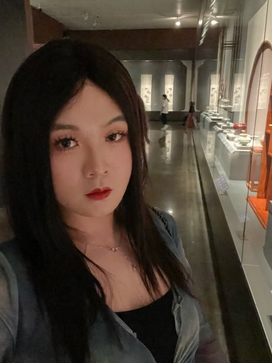 初秋伪街之
艺术展
#伪街 #广州伪娘 #女装・男の娘 #女装外出 #黑丝腿控 #丝袜美腿