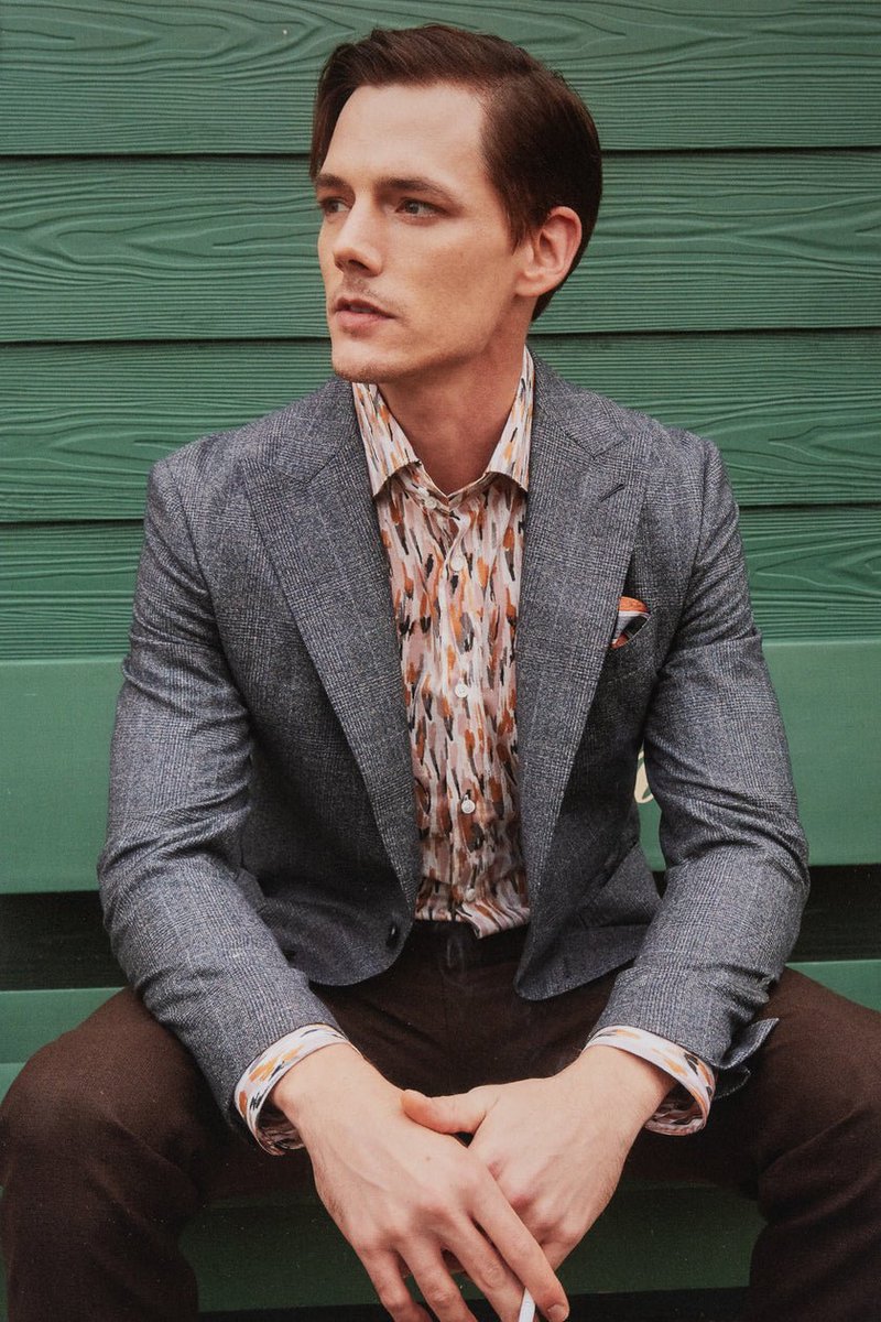 POLLHEIM_au's tweet photo. Classic meets contemporary. This Modern Elegance Blazer, tailored from premium grey fabric, captures timeless sophistication with a modern twist. Effortlessly pair it with chinos or trousers, and let the sharp cut speak for itself at any occasion.
#Pollheim #fashion #style #craftmanship #tailoring