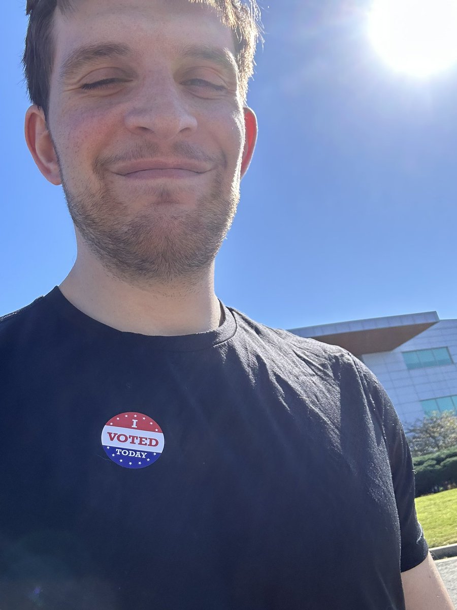 Happy I voted, but even happier the voting facility had:
1) free masks,
2) free covid tests,
3) free GUN LOCKS, (!!!)
4) info on how to get free NARCAN! 

This is civil service!!! #OKAYTENNESSEEEEEE