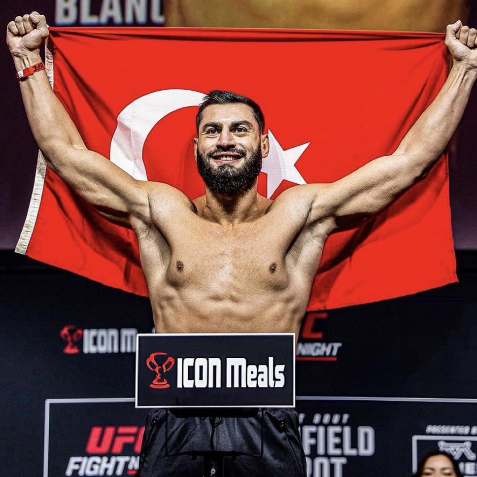 KirmiziKoseMMA's tweet photo. #GururumuzİboAslan son 2 gün! 🇹🇷 #UFC308 https://t.co/w94TVGrtmp