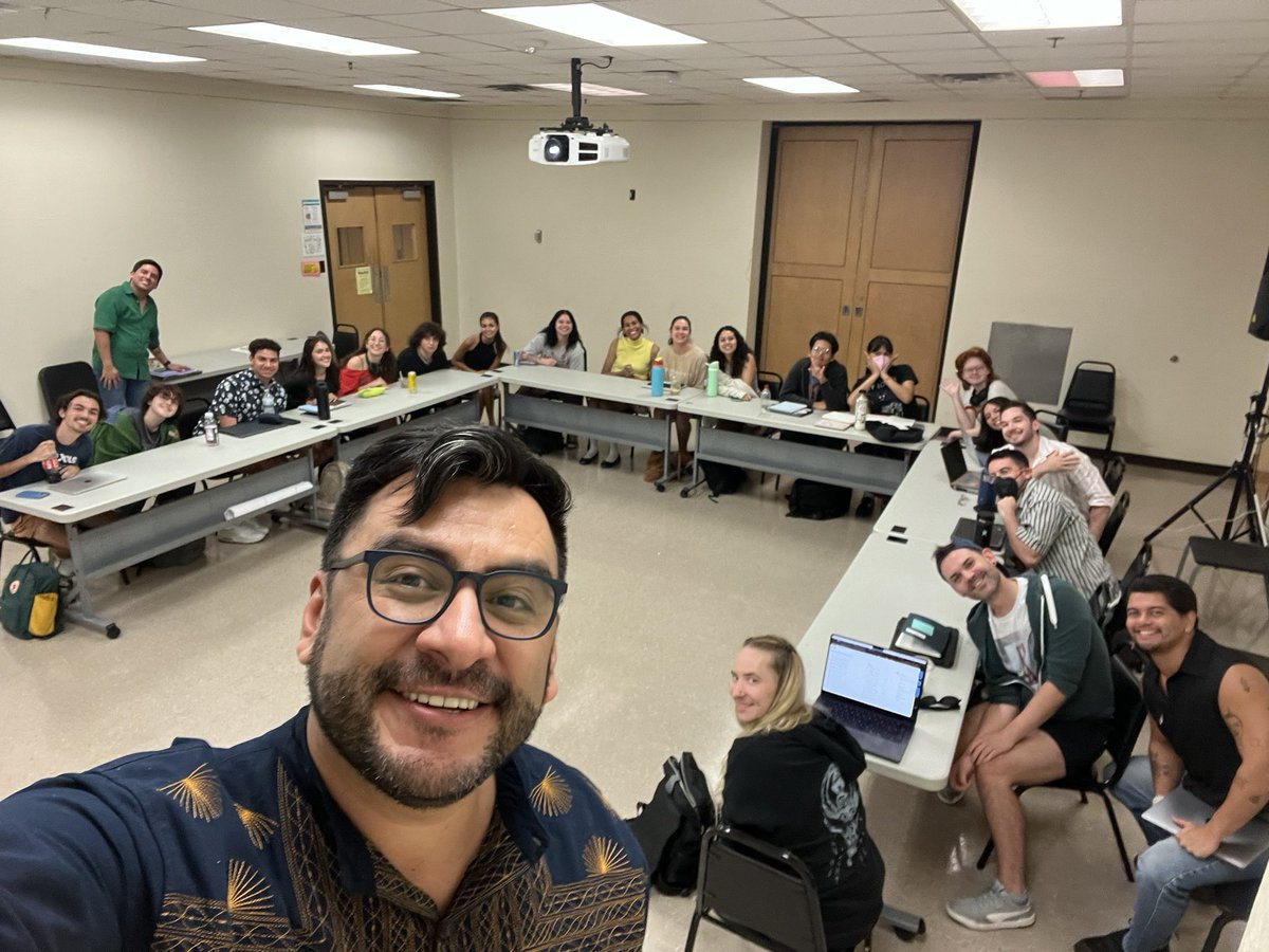 MRCuellar's tweet photo. Last week, I was able to share my work on #UndocumentedTales by Armando Ibáñez at UT Austin. Great conversations with amazing graduate students and colleagues. Thank you Kelly McDonough and Enzo Vazquez for the invitation. https://t.co/4ZDQ7QizKj
