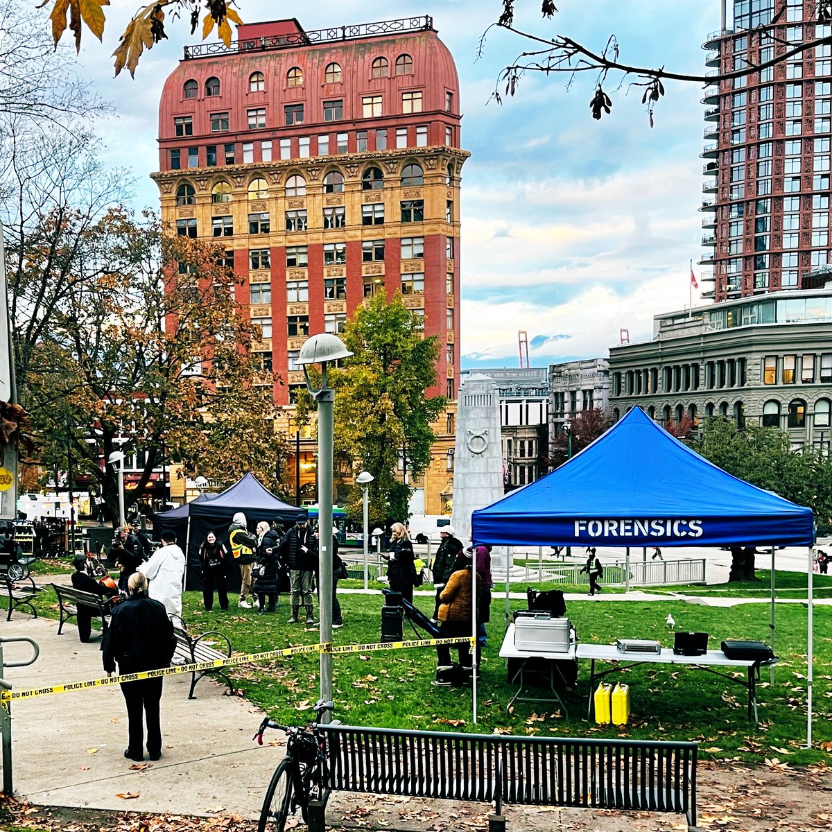 doppelvancouver's tweet photo. Crime scene at Victory Square yesterday. Saint Louis police and forensics were on the scene. 🎬 https://t.co/6SlwMaBbNo