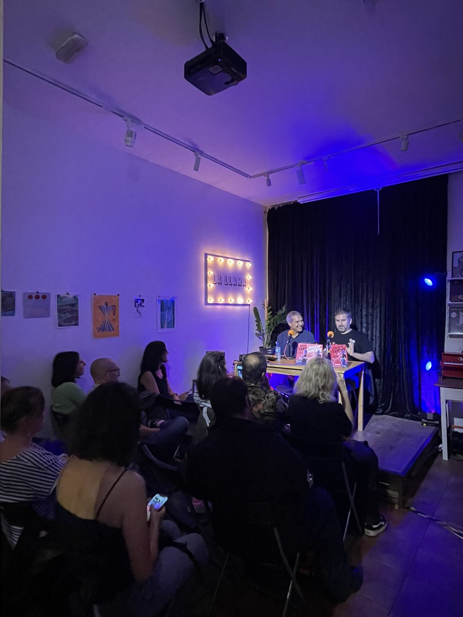 ElasticLlibres's tweet photo. Tarda de presentacións! 📖🍁

Ens aventurem en un petit poble amb Albert Martí i “Records emboirats” 🌲 i trepitgem la Barcelona vampírica de @martinpinol amb un Mossèn Cinto Verdaguer caçavampirs 🧛🏻‍♀️🤘🏻

Gràcies per venir! https://t.co/yEBym9JzG1