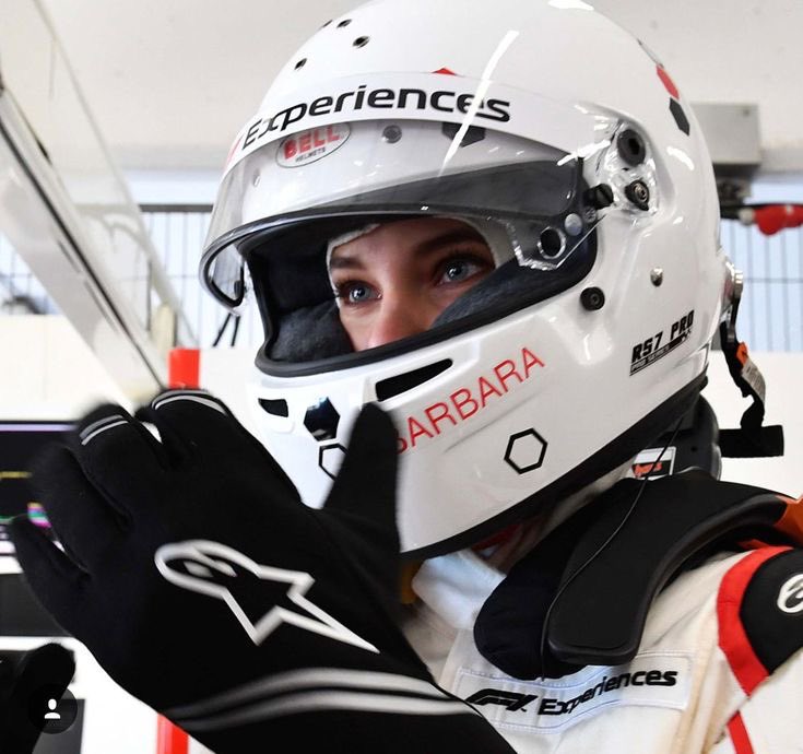 𝗦𝗲𝗰𝘁𝗶𝗼𝗻: F1 ᴇxᴘᴇʀɪᴇɴᴄᴇs.
𝗦𝗽𝗲𝗰𝗶𝗮𝗹 𝗚𝘂𝗲𝘀𝘁: 𝖠𝗒𝗌𝗅𝗂𝗇 𝖭. 𝖱𝗂𝗏𝗂𝖾́𝗋𝖾.

Tenemos el placer de inaugurar una nueva sección en el #MexicoGPRP junto a la asombrosa Ayslin.