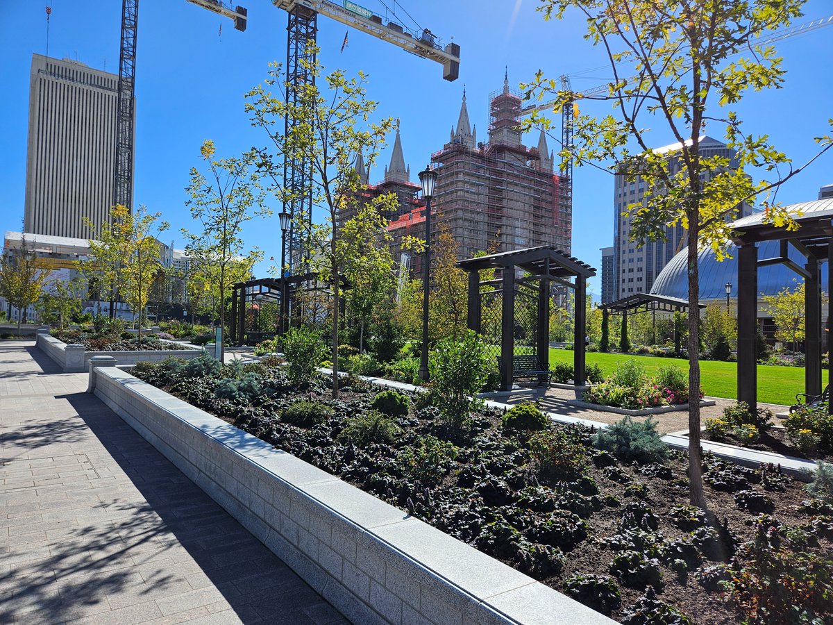 UteliteCorp's tweet photo. Fun fact: Utelite Root Zone Mix is used exclusively in all planting boxes and garden areas in the historic Temple Square in Salt Lake City, UT. Our Root Zone Mix streamlines routine maintenance and reducing water and fertilizer needs. https://t.co/TH99ykDdmx