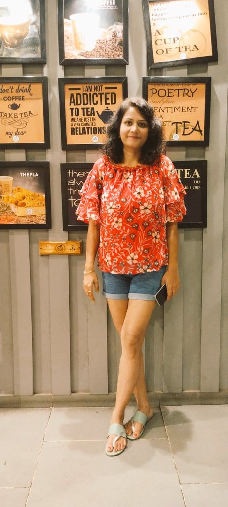 richabpl's tweet photo. Pichhe wala quote hamare liye @AlokTiwari9335
Hardcore #tealovers
#addictedtotea https://t.co/y35sKM78VV