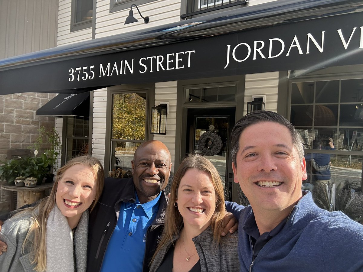 RichardMadume's tweet photo. Around here, supporting local businesses is our mission. Flowers on Main in Jordan Station has wonderful displays of different florals and accessories that would make great gifts for loved ones. Check out this store and thank me later! #meridianbuildsbusiness #meridianblitzday https://t.co/ibf6DpOlCY