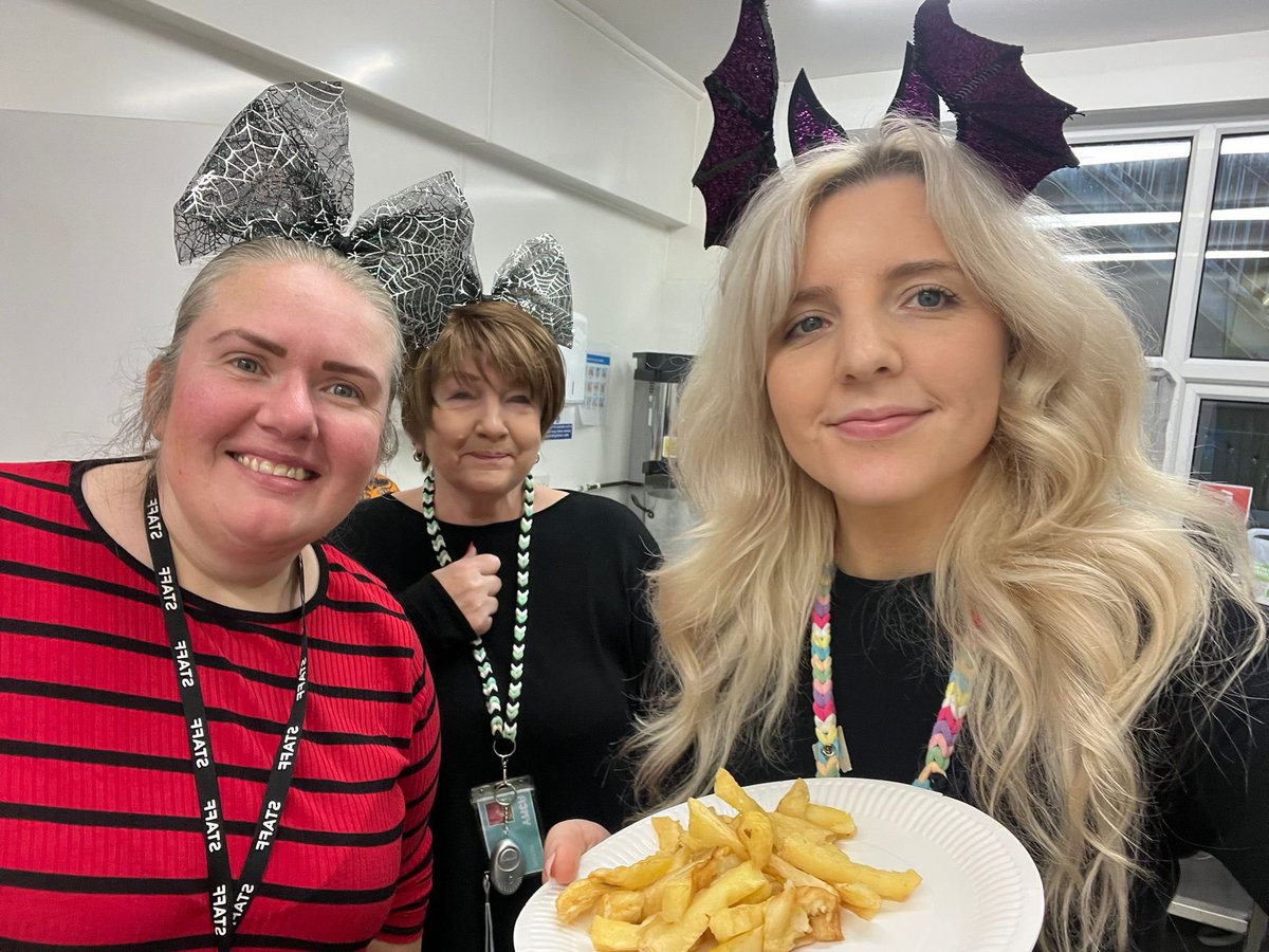 YMCANeath's tweet photo. We’ve had lots of fun decorating pumpkins and playing games in this evenings After School Club 🎃 - thank you all for joining us! 😎

Please keep an eye on our page for details on our next session 👀

#YMCA https://t.co/zFABJve3mM