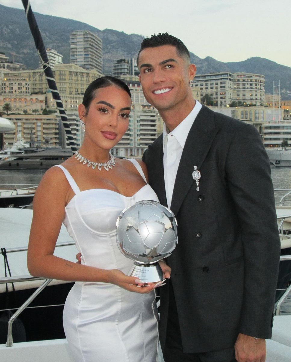 Cristiano Ronaldo is missing the game tomorrow because Georgina just got out of the hospital for Pneumonia.

Get well soon Geo! ❤️