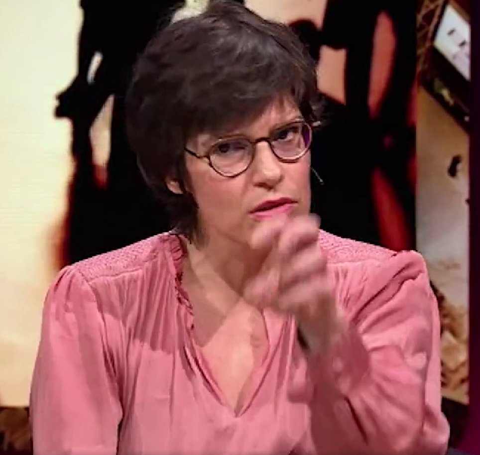 Deze Groene seut is verantwoordelijk dat straks de energie dubbel gaat kosten met haar megalomaan elec.eiland van 8 miljard euro.