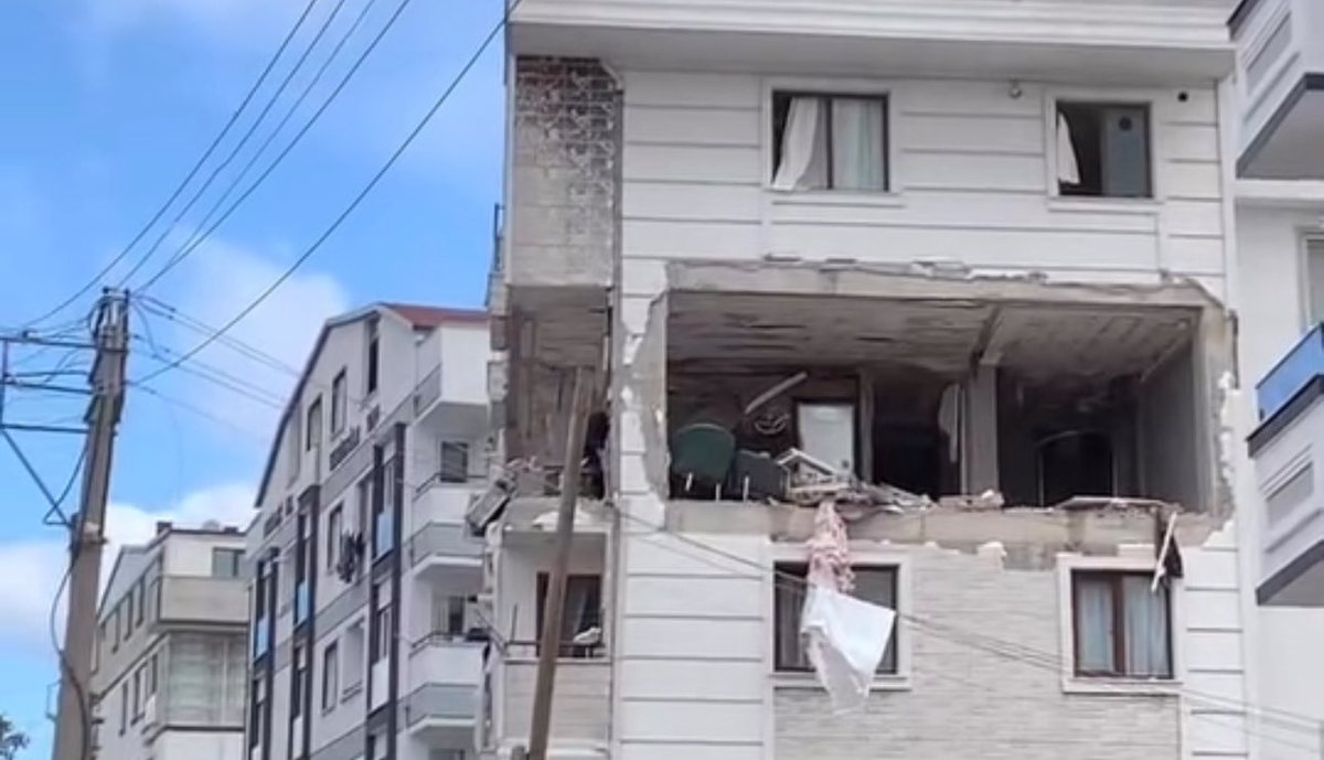 Gebze Mevlânâ Mahallesi’nde 1 kişinin hayatını kaybettiği, 7 kişinin de yaralandığı doğal gaz patlamasının yaşandığı 5 katlı apartman mühürlendi.