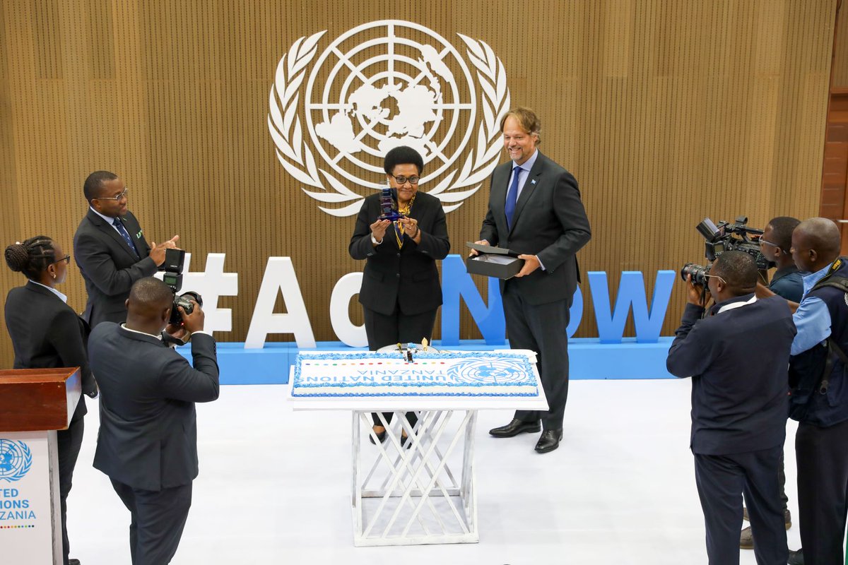 FAOTanzania's tweet photo. Happy #UNDay 🇺🇳

@FAOTanzania celebrates 79 years of the UN with @UnitedNationsTZ. 

We remain committed to fostering inclusive economic growth, improving livelihoods, and enhancing food and nutrition security for all Tanzanians. https://t.co/I7hmVYE4YH