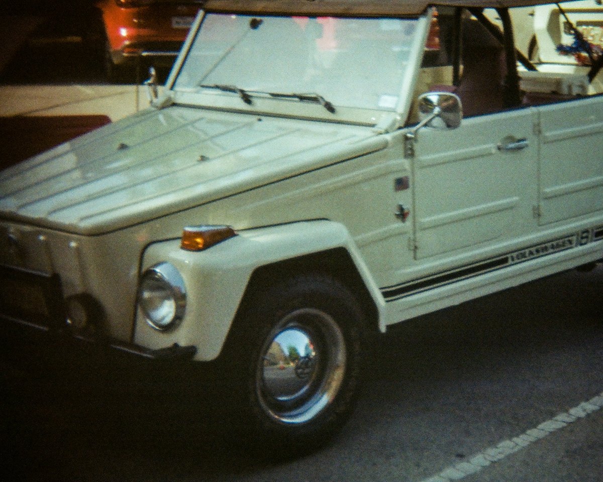 MrHolga's tweet photo. Somewhere in Denton, Texas with my #Holga135BC. These are from last year. Not for @HolgaWeek 2024.
Sometimes I feel my life is a perpetual #shittycamera challenge. And I'm winning.
#classiccars #notstreetphotography #filmphotography #filmtography #firebird #corvette #vwbeetle