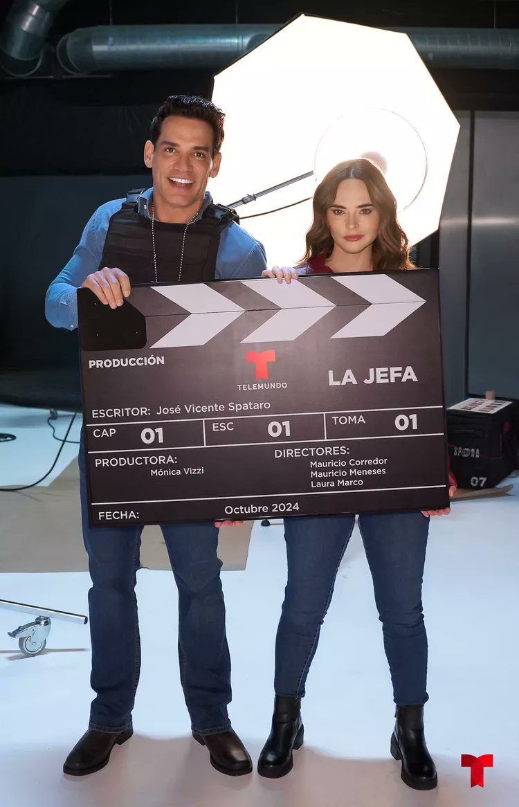 mundonoveleroof's tweet photo. #LaJefa nueva superserie de Telemundo inicia grabaciones

Fabiola Guajardo e Iván Arana protagonizan esta historia repleta de "drama, suspenso, amor, humor y mucha acción"

En su elenco se cuenta con la participación de Azela Robinson, Sara Corrales, Cristian de la Fuente, https://t.co/SAIfRl7KMl