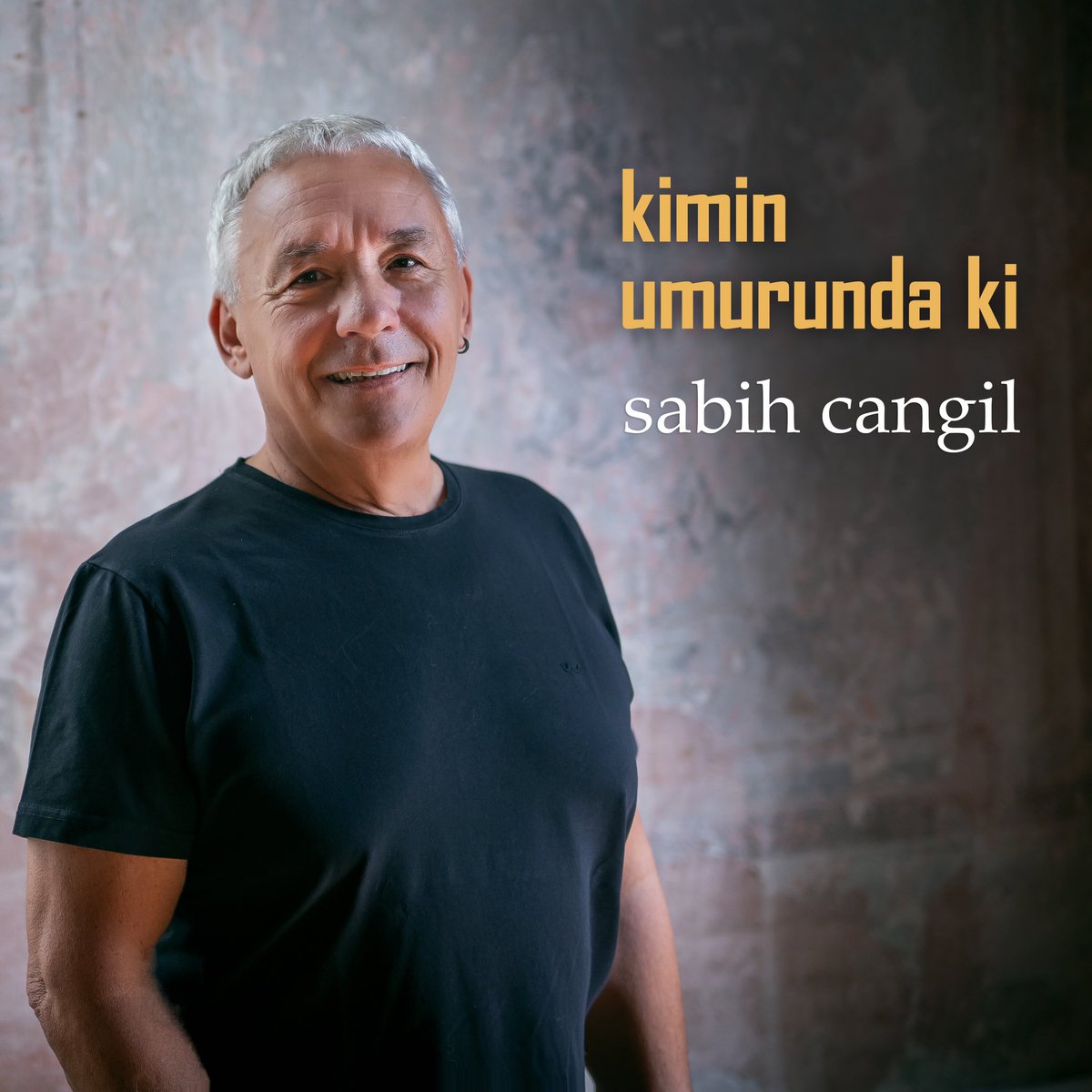 Sabih Cangil’in yeni albümü 13.Kasım’da çıkacak. 10 parçalık yeni albümde Sabih Cangil aşk, protesto ve nostalji ile ilgili konularda 10 parça ile geliyor. Aynı gün albüm lansman konseri Kadıköy the Wall’da olacak. Ve yine rock…