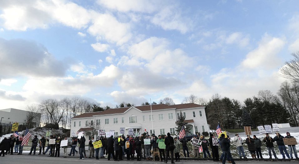🧵I have a story. It's related to the new ProPublica report on gunmakers giving sensitive customer information to the National Shooting Sports Foundation (NSSF) - an extreme gun lobby group headquartered in Newtown (until recently). The report shows NSSF created a massive