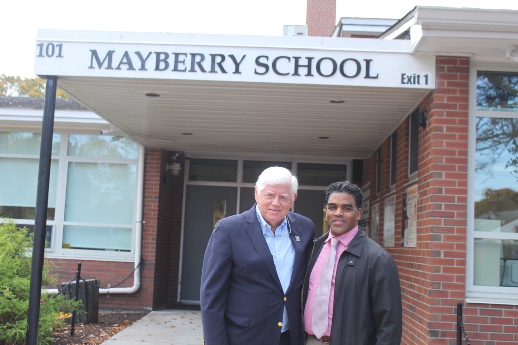 I stopped by Mayberry Elementary School for <a href="/unitedwayinc/">United Way of Central and Northeastern Connecticut</a>’s Read for the Record event. This nationwide effort helps support our children’s development and foster an interest in reading from a young age. Thank you to Mrs. MacDonald’s class for having me!