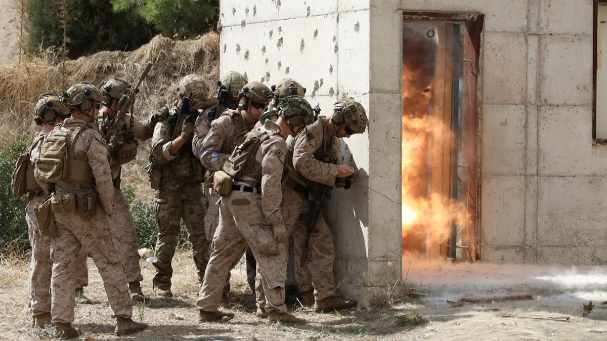 US_EUCOM's tweet image. Oorah! U.S. Marines with the 24th MEU (SOC) and Republic of Cyprus National Guard soldiers breach a door during demolition training near Stavrovouni, Cyprus, Oct. 15, 2024. The exercise strengthens operational capabilities and regional security cooperation. #agileanddynamic