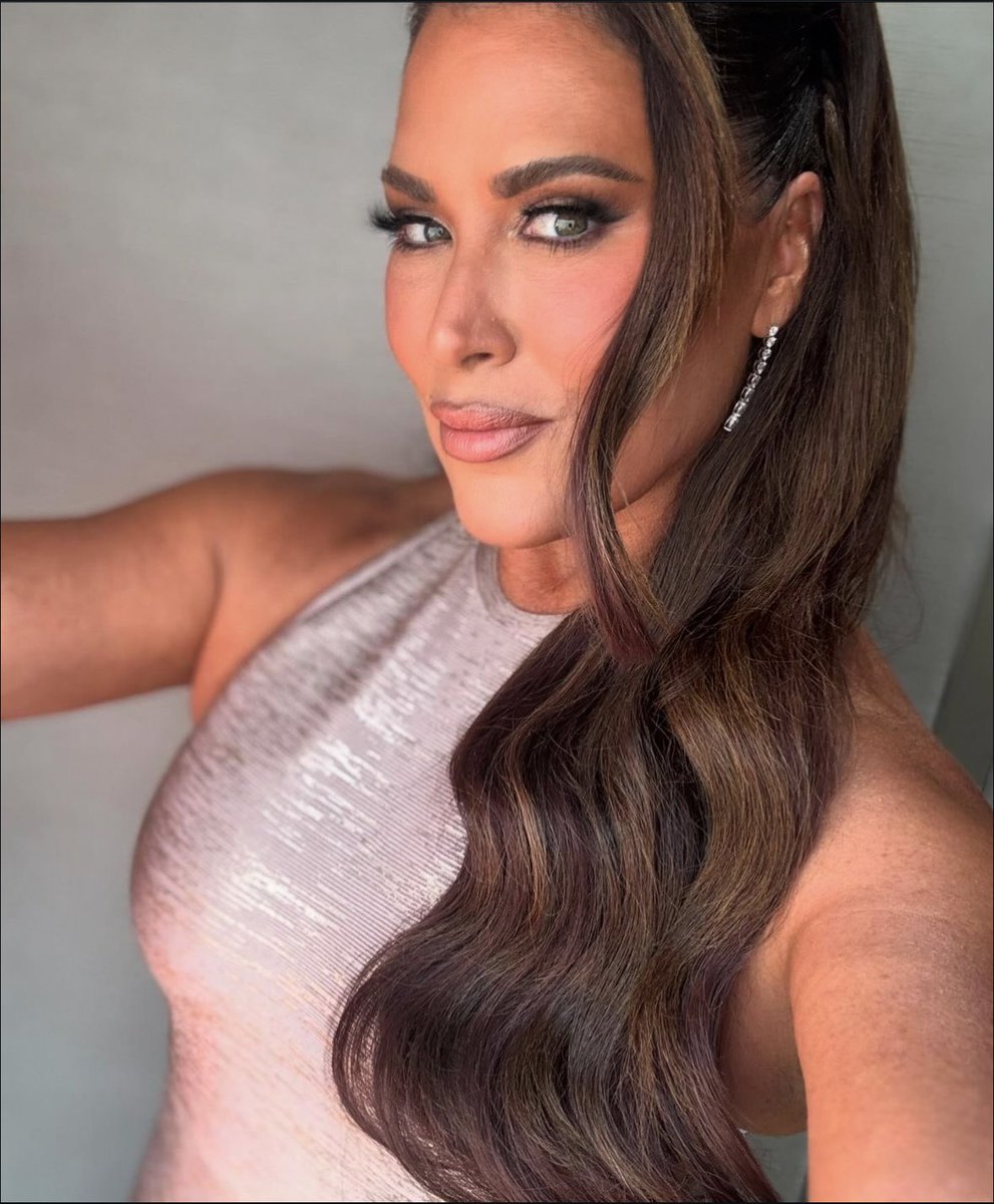 Emily Simpson tweet media