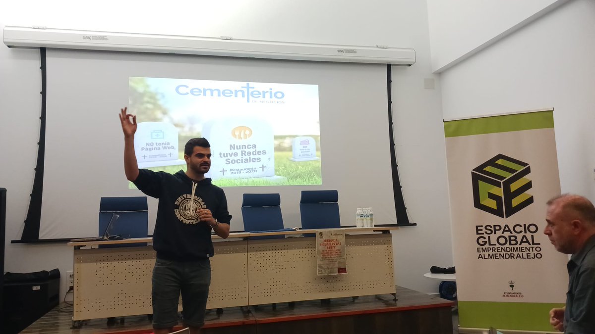 Jfernandziz's tweet photo. Hoy asistí a la jornada “Hola, ¿Estás ahí?”, una colaboración entre IRIA, empresarios y @AlcaldiaAlm. Nos mostraron recursos para desarrollar proyectos de realidad virtual y recibí mentorización gratuita. Gracias a @FundecytPCTEX por estos eventos. #Edtech #VR #TechInnovation https://t.co/GxSd8XguQ9