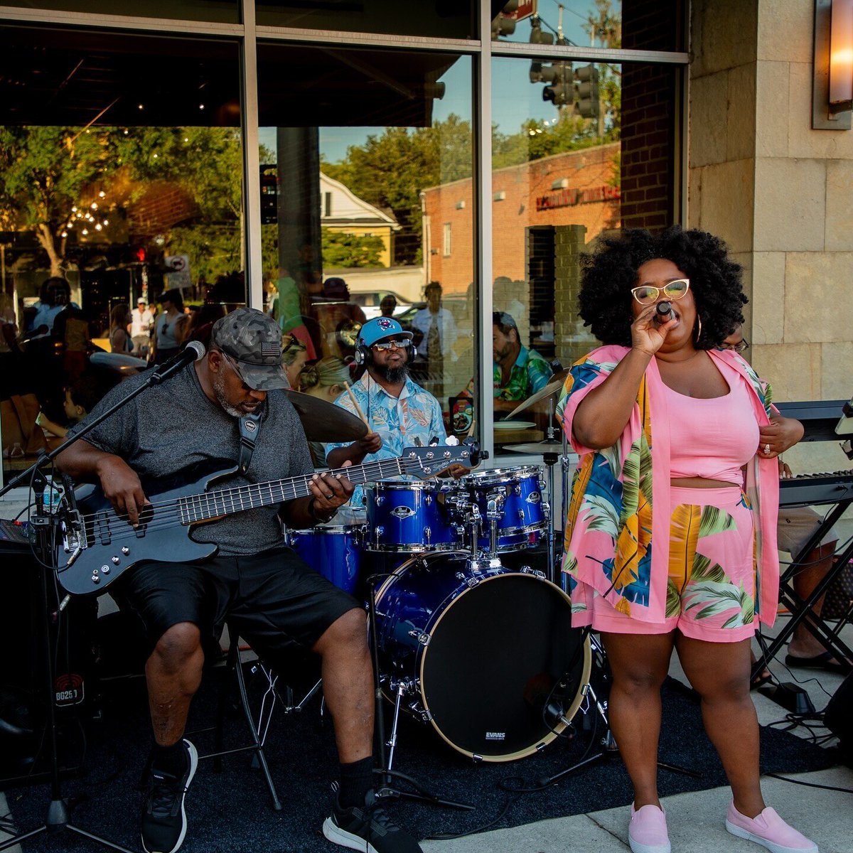 CommFirstCU's tweet photo. โจCalling all music lovers, families, and foodies! Join us tomorrow, 6 - 9:30 p.m. in the Avondale Entertainment District for Amplified Avondale Music and Art Festival!
#Justbeyourself #ThingstodoinJax #Musicfestival #livemusic #Supportlocalart https://t.co/eIAJ5BZUJN