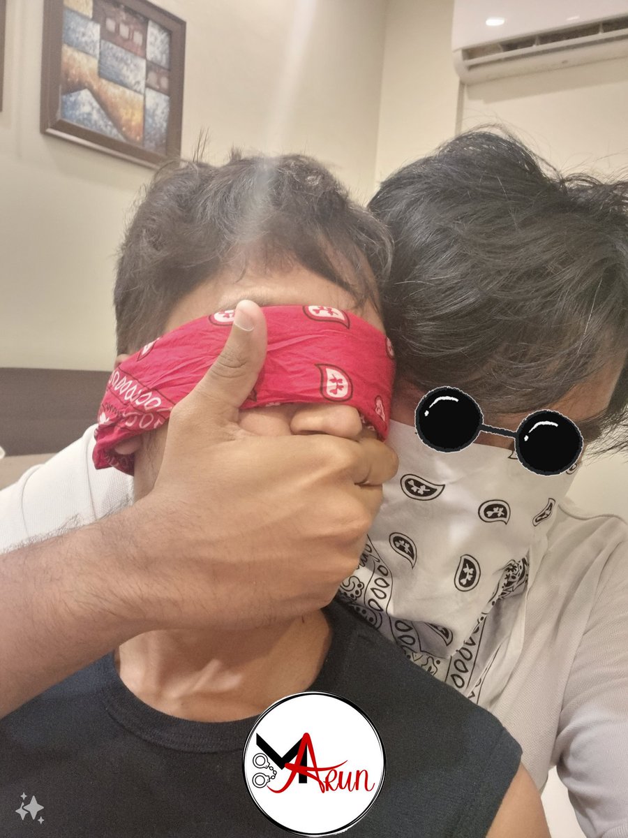 How many of you prefer a good old-fashioned H.O.M.? 😏

Oh, and that's me in the pictures with my sub (cause I heard a few of you wanted to see who's the cameraman for my tweets, haha)
.
.
.
#HOM #submissive #slave #bondage #bdsm #bound #blindfolded