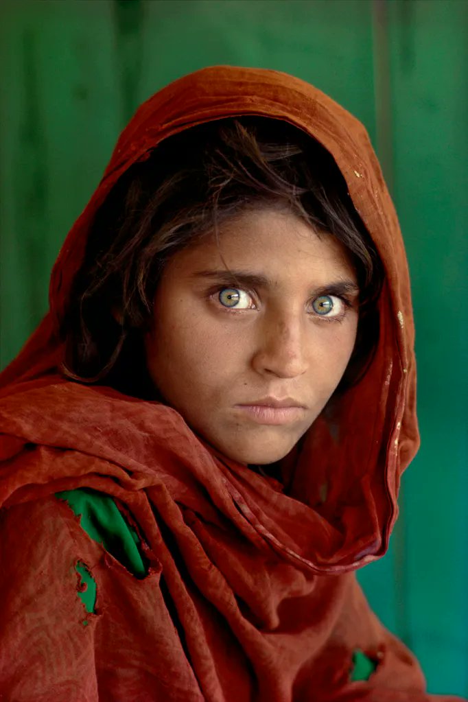 AestheticaMag's tweet photo. #InsightOfTheDay | Steve McCurry 

“Most of my photos are grounded in people, I look for the unguarded moment, the essential soul peeking out, experience etched on a person’s face.” https://t.co/5htUdPnVOO