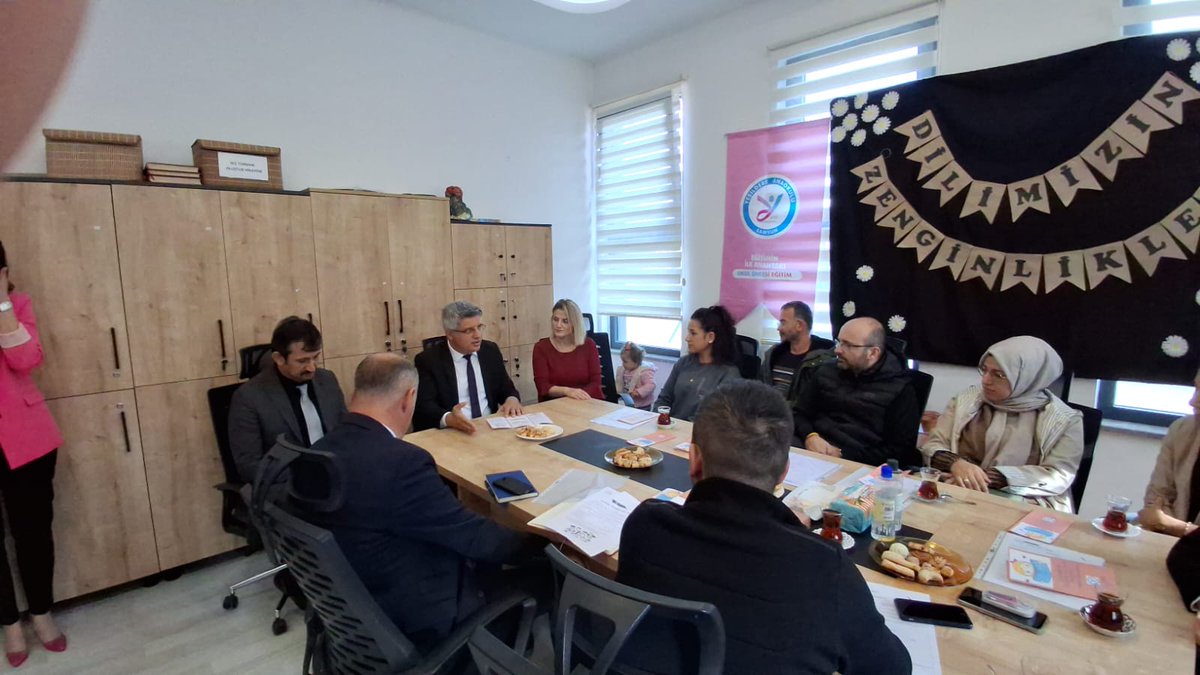 Yesildereokulu's tweet photo. Bakanlığımızın  Dilimizin zenginlikleri projesi kapsaminda bilgilendirici veli buluşmalarımiza il milli eğitim mudurumuz Sayin Dr Murat Agar İlce mudurumuz Sayin Yüksel Aydın İl milli eğitim mudur yardımcımız Sayın Ömer Yasan katıldı.@samsunmem @MemAtakum https://t.co/6IzWfhNbwH