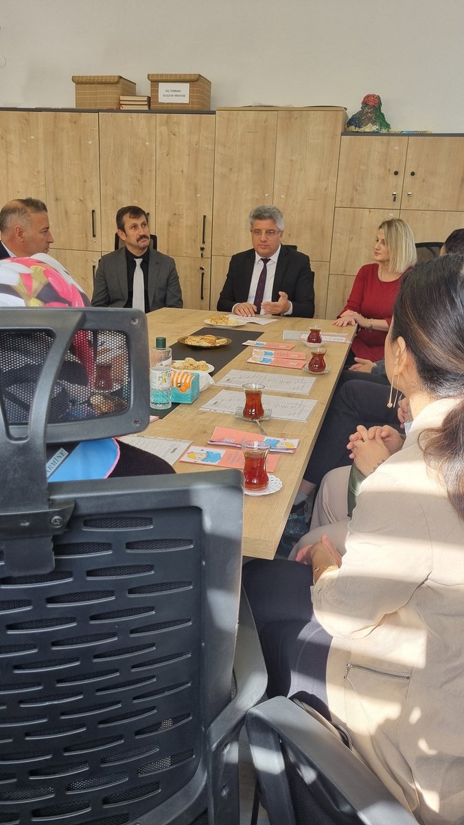 Yesildereokulu's tweet photo. Bakanlığımızın  Dilimizin zenginlikleri projesi kapsaminda bilgilendirici veli buluşmalarımiza il milli eğitim mudurumuz Sayin Dr Murat Agar İlce mudurumuz Sayin Yüksel Aydın İl milli eğitim mudur yardımcımız Sayın Ömer Yasan katıldı.@samsunmem @MemAtakum https://t.co/6IzWfhNbwH