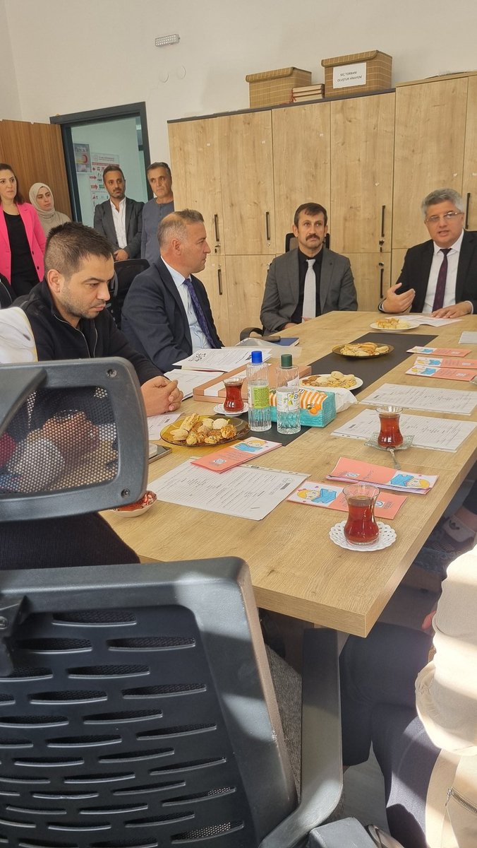 Yesildereokulu's tweet photo. Bakanlığımızın  Dilimizin zenginlikleri projesi kapsaminda bilgilendirici veli buluşmalarımiza il milli eğitim mudurumuz Sayin Dr Murat Agar İlce mudurumuz Sayin Yüksel Aydın İl milli eğitim mudur yardımcımız Sayın Ömer Yasan katıldı.@samsunmem @MemAtakum https://t.co/6IzWfhNbwH