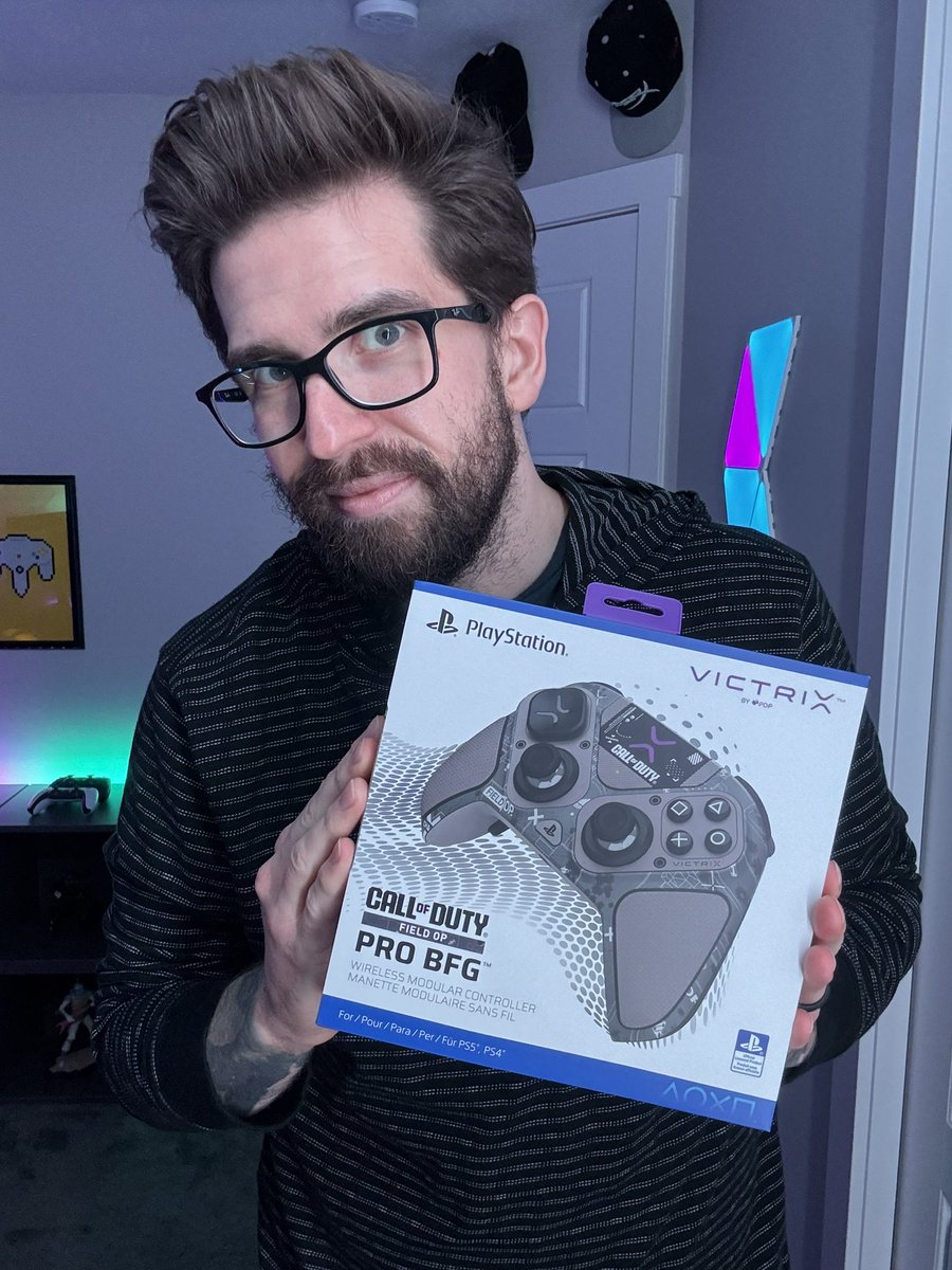 DanQ8000's tweet photo. I was sent the @PDPgaming #VictrixProBFG #CallOfDuty edition controller just in time for #BlackOps6! @CallofDuty https://t.co/f6CDEhlyQF
