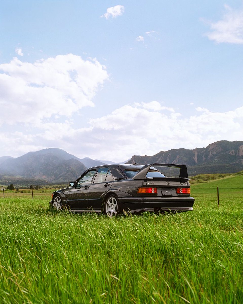 MercedesBenzUSA's tweet photo. An unmissable rear wing separates the classic 190 E 2.5-16 “EVO II” from its W201 siblings.​

📸: @hijoflacko​

#MercedesBenz #W201 #EVOII https://t.co/rHlG0vLhMw