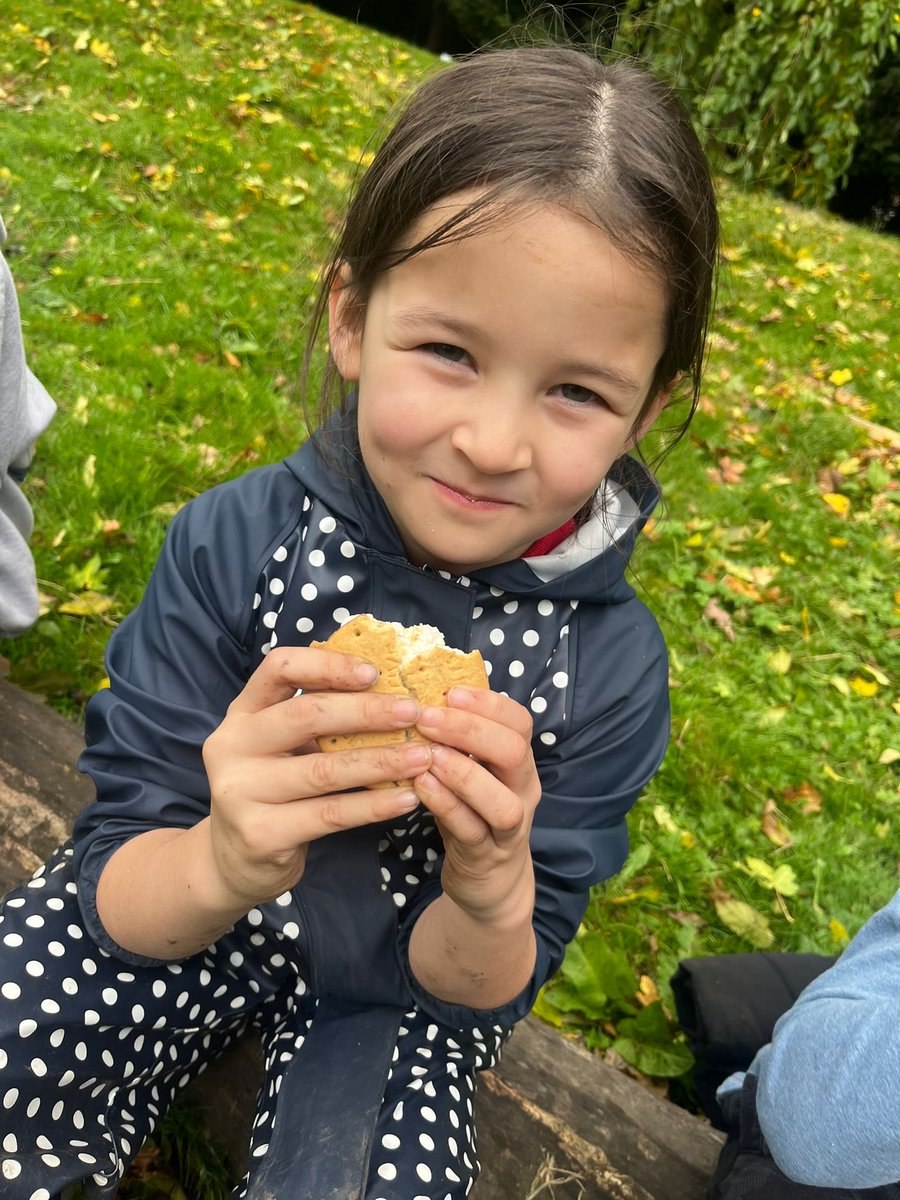Year 3 in Forest School yesterday enjoying the fruits (or marshmallows) of their hard labour ⁦<a href="/ShrewsburyRJS/">ShrewsburyRJS</a>⁩ ⁦<a href="/BarberRjs/">BarberRJS</a>⁩ ⁦<a href="/OakesRjs/">OakesRJS</a>⁩ ⁦<a href="/embarkfed/">Embark Federation</a>⁩  🪵 🔥 😋