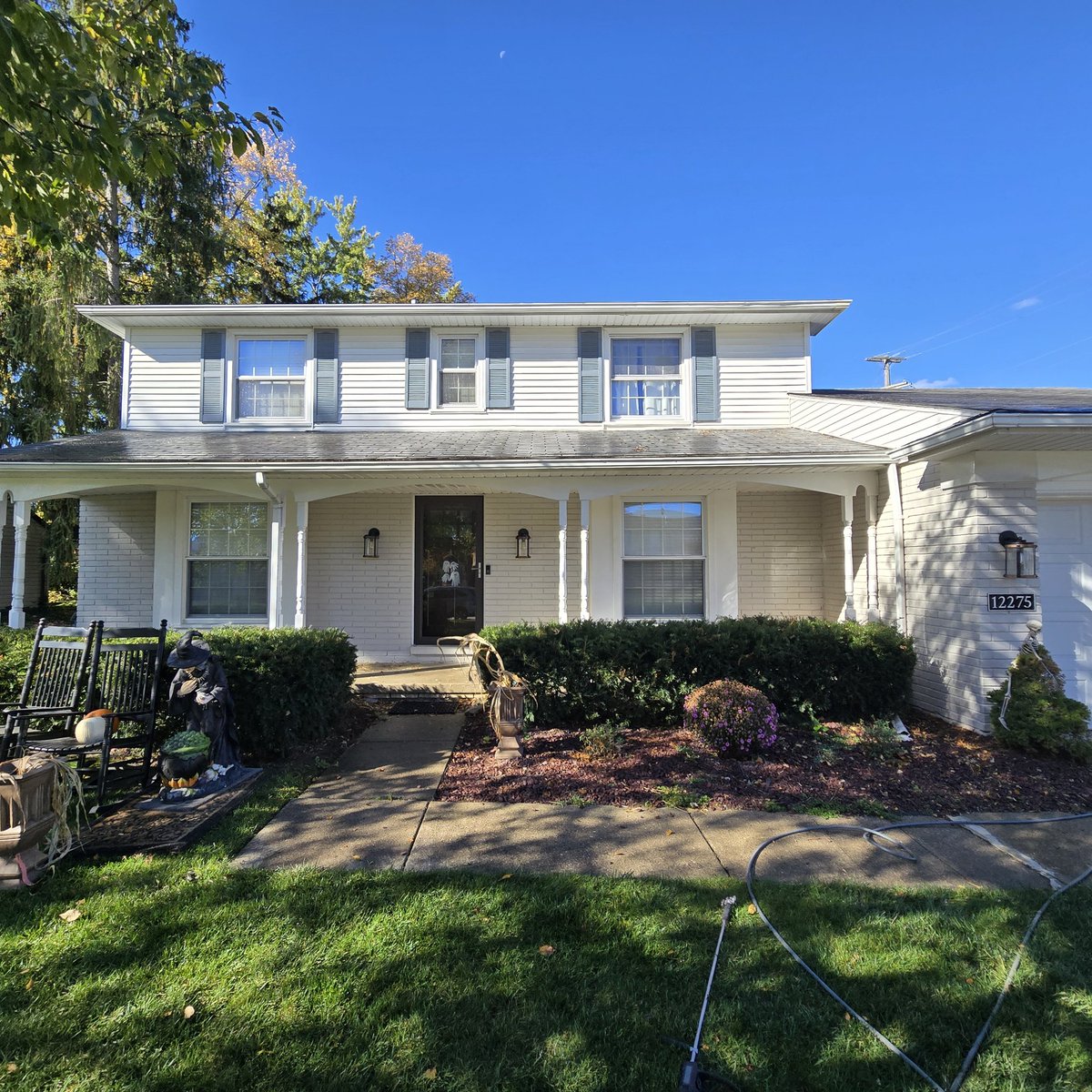 EandSPowerWash's tweet photo. House washing in Livonia, Michigan #HouseWash #HouseWashing #SoftWash #SoftWashing #HouseSoftWash #HouseSoftWashing #PowerWash #PowerWashing #PressureWash #PressureWashing #Clean #Cleaning #Cleaned #ExteriorHouseWash #ExteriorHouseWashing #ExteriorCleaning #ExteriorHousecleaning https://t.co/fFCjicZIIA