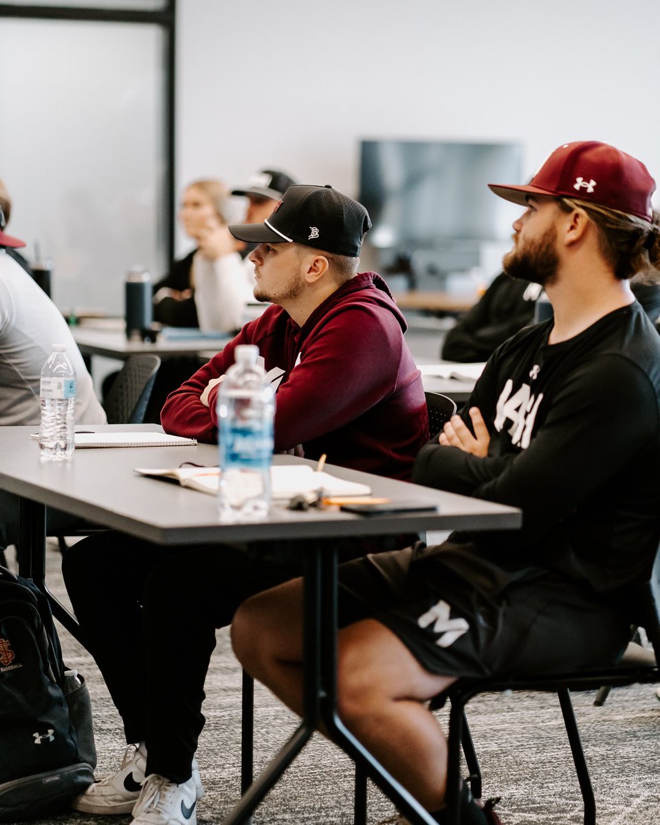 MASH__BASEBALL's tweet photo. Where the off-season starts. β‘οΈπ #CoachesSummit
#MASHbaseball | #RaiseTheStandard https://t.co/fTgL0d9K4W