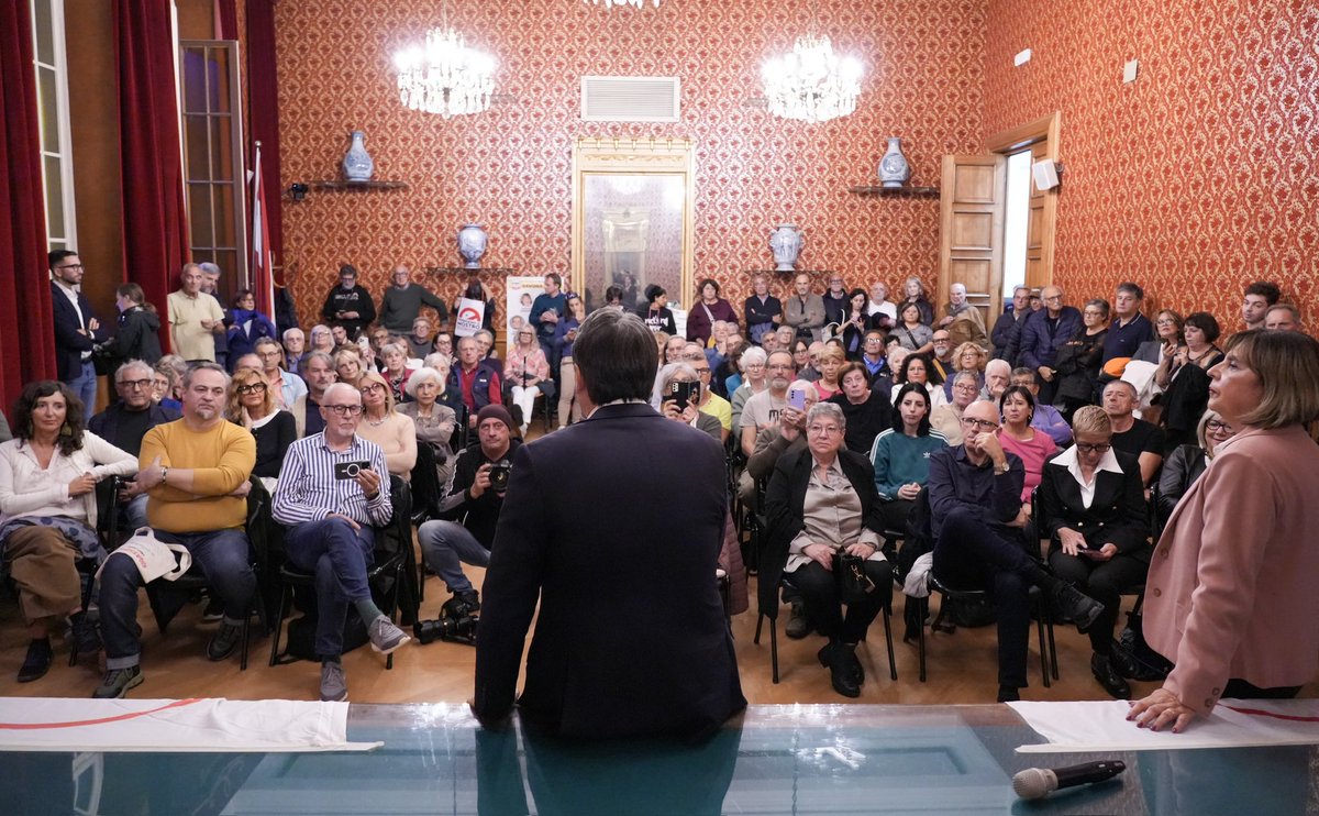 GiuseppeConteIT's tweet photo. Si spacciano per quelli del "sì", per quelli del "fare". Poi giri la Liguria e ti rendi conto che la destra al governo qui ha detto sì solo a qualche amico imprenditore su uno yacht ma ha detto tantissimi no ai cittadini, li ha lasciati soli.

A Ventimiglia ho ascoltato la disperazione delle persone per lo stato dei trasporti, per la gestione dei migranti, per la situazione di sicurezza e sanità. All'emporio solidale di Sanremo ho toccato con mano la sofferenza sociale di famiglie sempre più povere, a cui hanno tagliato i sostegni al reddito. A Savona i cittadini e i comitati affrontano il depotenziamento degli ospedali, dei pronto soccorso, dei punti nascita, dei reparti di pediatria del territorio.

A queste politiche dobbiamo rispondere con una visione opposta e con tanti "sì": sì alle infrastrutture utili per i cittadini, sì agli investimenti in Sanità mentre il Governo Meloni taglia, sì a politiche coraggiose contro il dissesto idrogeologico e per l'ambiente. 

Non è il momento di arrendersi e astenersi. Bisogna scendere in campo per cambiare le cose.