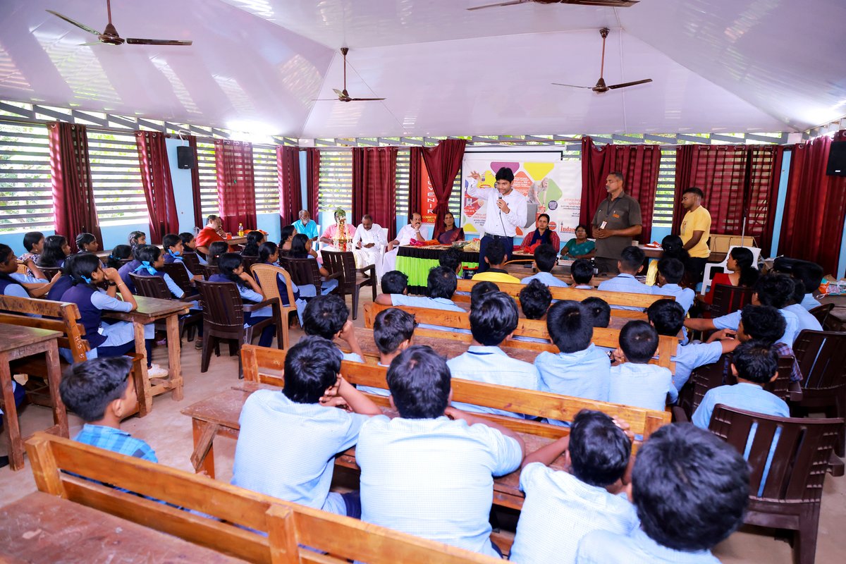 man_oj_sq's tweet photo. Safety Clinic held at GLVHSS, Arayoor, Parassala for high school students on LPG safety and handling. Interactive session covering Indane history, cylinder checks, and LPG properties. Over 100 students and families benefited. #indianoil  #LPGSafety #Indane" https://t.co/0RWlIuwilZ