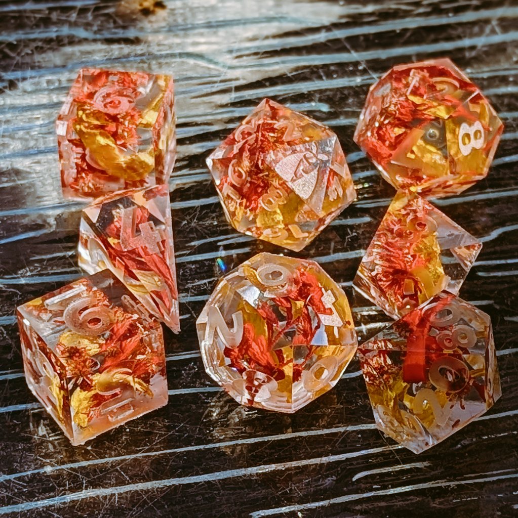 KarMothDice's tweet photo. Fall florals FTW 🍁🍂

#HandmadeDice #ShopSmall #MadeInCanada #resin #resindice #resinart #dice #diceart #diceporn #ttrpg #ttrpgart #dungeonsanddragons #dnd #dndart https://t.co/PLl41fyDbY