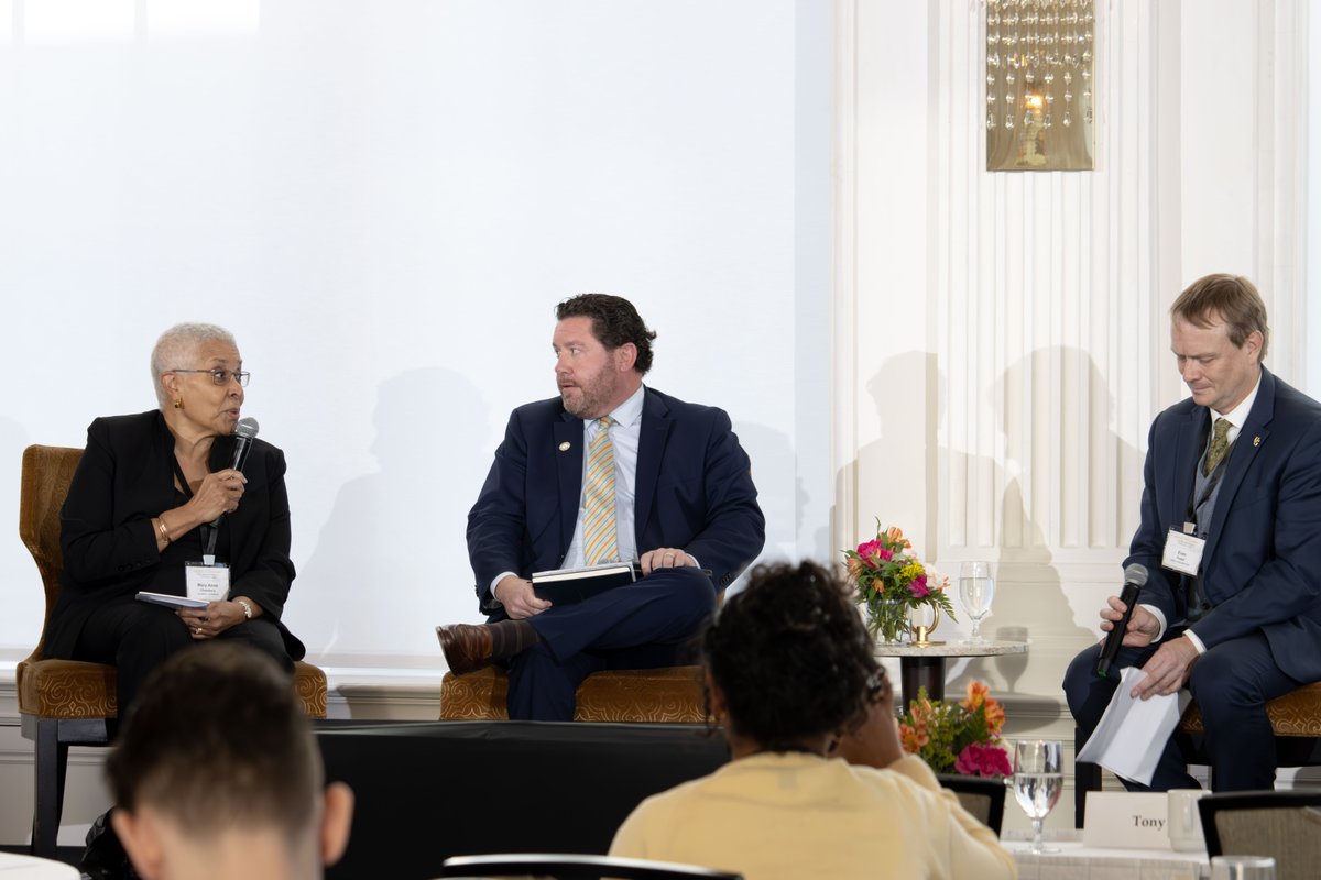 ArrellFoodInst's tweet photo. The 2024 Arrell Food Summit took place on October 16 and was @FAO's Official North American World Food Day 2024 event in partnership with @foodtank. 

Stay tuned on our social accounts and at https://t.co/FEAd0ake6c as we share insights and highlights from this year's Summit https://t.co/Mt14TP9MVn