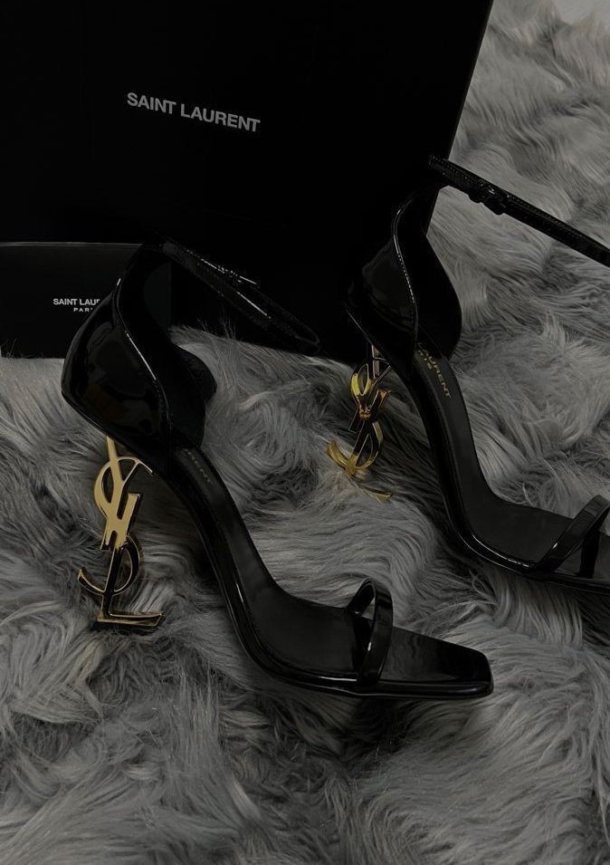 kamuthreads's tweet image. ᅠ
ᅠᅠᅠᅠᅠ @troughcorpses ¡ 𝘥𝘪𝘯𝘨 𝘥𝘪𝘯𝘨 !

anónimo te ha enviado unas cositas junto a una linda nota:
ᅠ

“ feliz cumpleaños. ”
ᅠ