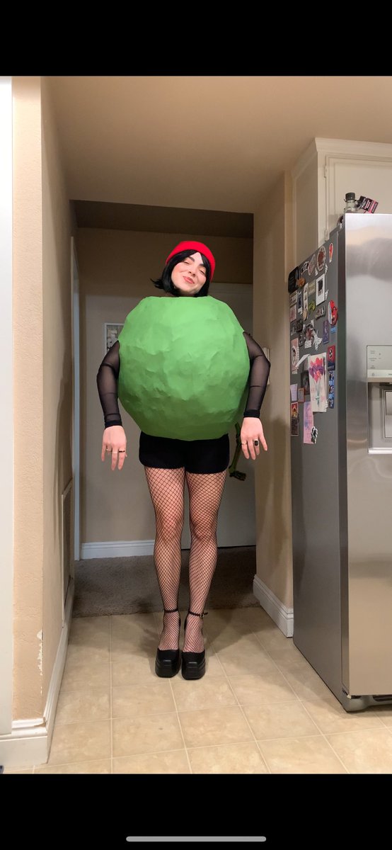 LeslieButt's tweet image. inspo vs costume🫒❤️ #michaelgodard #angusthongsandperfectsnogging #stuffedolive