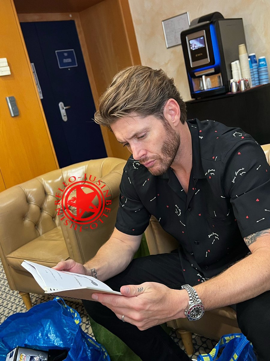lnfourss's tweet photo. jensen ackles’ hair needs to be studied https://t.co/kFRxpz299I