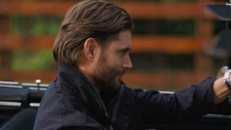 lnfourss's tweet photo. jensen ackles’ hair needs to be studied https://t.co/kFRxpz299I