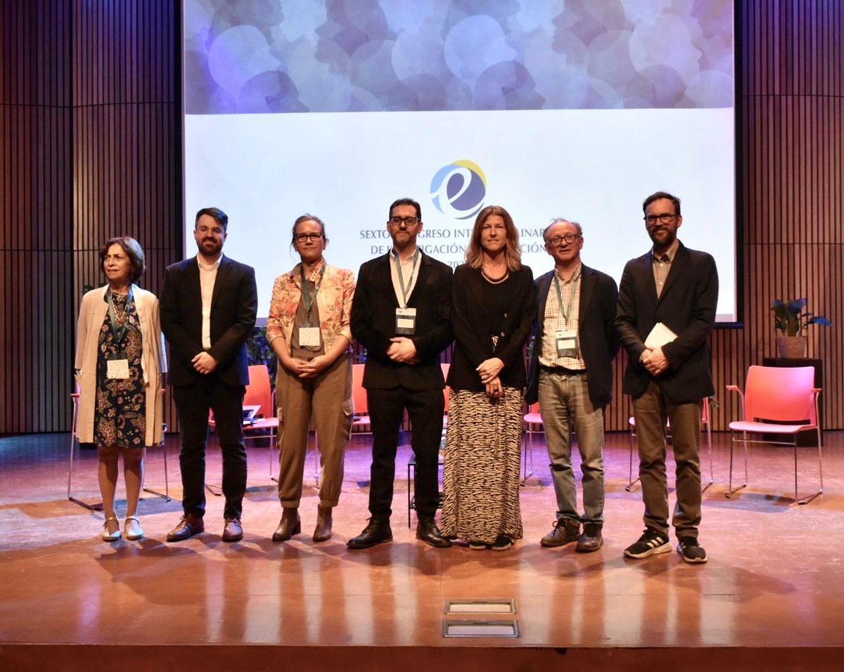 Participan: Carmen Montecino, dir. CLíder; Sebastián Araneda, dir. de Centro de Estudios <a href="/MINEDUC/">Ministerio de Educación</a>; Claudia Matus, dir. <a href="/justiciaeduc/">Centro de Justicia Educacional (CJE)</a>; Mauricio Pino de <a href="/ciae_uchile/">CIAE - U. de Chile</a>; nuestra directora <a href="/mmclaro/">Magdalena Claro T.</a>;  Juan Pablo Valenzuela, dir. <a href="/ciae_uchile/">CIAE - U. de Chile</a> ; y <a href="/marcaceresm/">Martín Cáceres</a> dir. de <a href="/InnovaMineduc/">Centro de Innovación Mineduc</a>