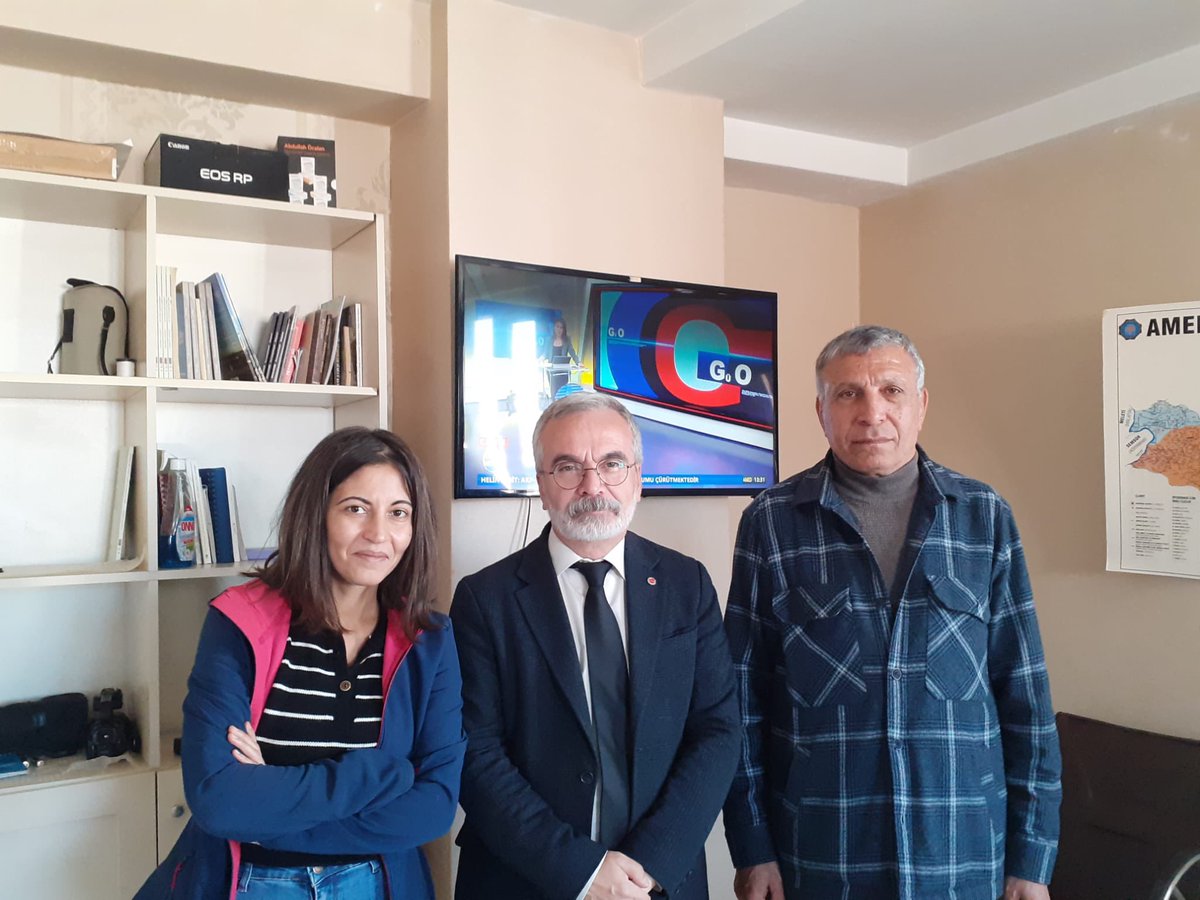 diskbasinis's tweet photo. Genel Başkanımız Turgut Dedeoğlu ve Diyarbakır Bölge Temsilcimiz Hakkı Boltan, Güneydoğu Gazeteciler Cemiyeti’ni (GGC), Mezopotamya Ajansı (MA) Diyarbakır Bürosu’nu, Diyarbakır Yenigün Gazetesi’ni ve Güneydoğu Ekspres Gazetesi'ni ziyaret ederek Diyarbakır’daki yerel gazetecilerin yaşadığı sorunlar ve gazetecilerin ihtiyaçları üzerine bilgi alışverişinde bulundu.