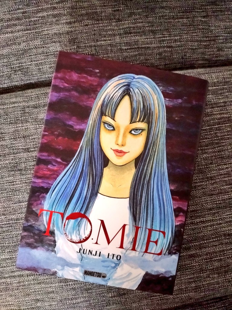 mao_miaou27's tweet photo. Merciiiiiiiiiiii j'ai reçu mon exemplaire de Tomie 🖤🤍🖤🤍🖤🤍🖤🤍🖤🤍🖤 je vais pouvoir découvrir @junjiitofficial 

Merci @Naka_manga @Bulle_De_J je vous aime trop! 🥹🥹❤️❤️ https://t.co/N2NNKlFwpe