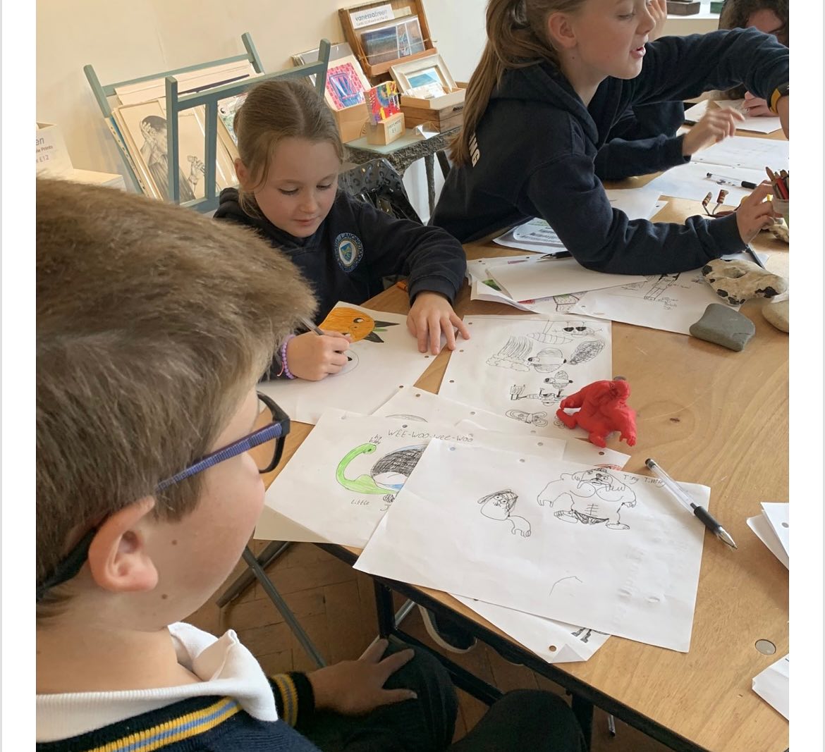 nlancingprimary's tweet image. The children from years 5 and 6 visited an exhibition in Collonade House in Worthing, on Monday, as part of Creative Waves ‘Art in Motion’ project. @Creative_Waves  #art